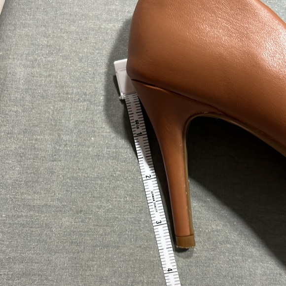 Pointed Toe Heels - Picture 4 of 4